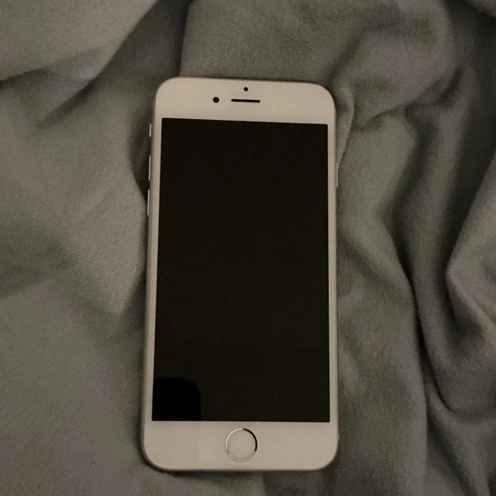 Apple iPhone in Sleek Gray (S)